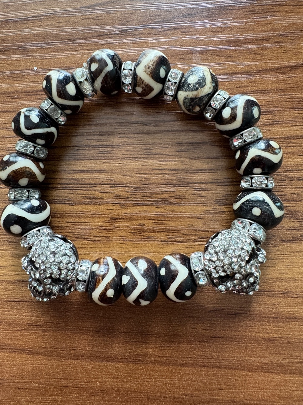 Tibetan Dzi bead bracelet with sculls